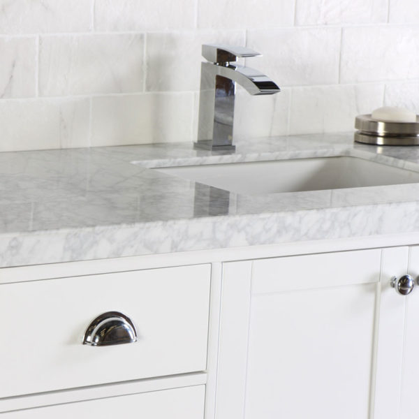 Bianco Carrara marmari með þykkingu.